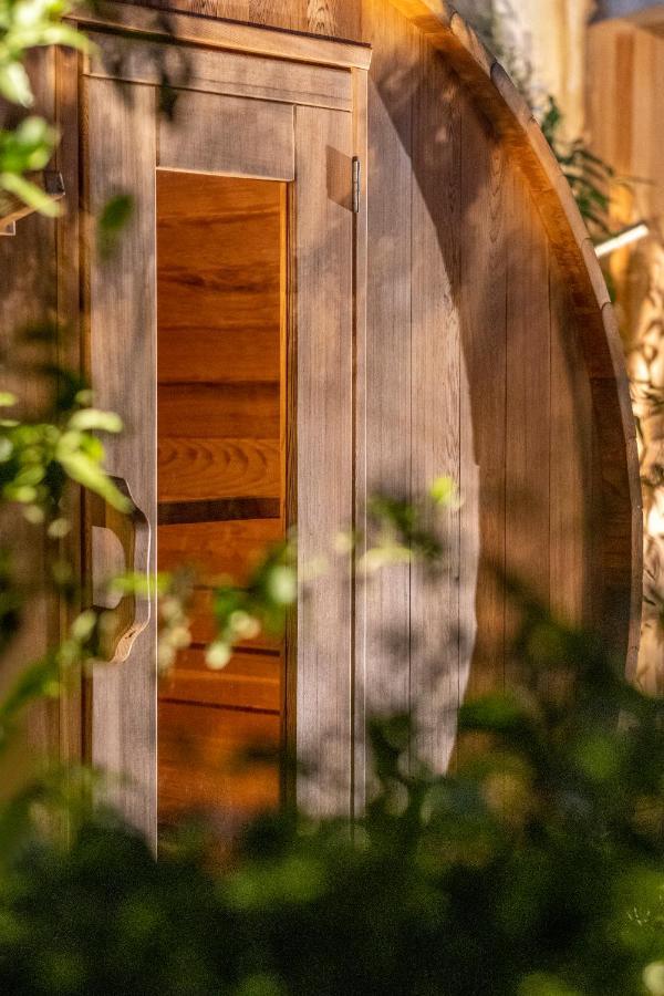 Escale Rochelaise, Gite Urbain Avec Spa Bain Nordique Et Sauna Tonneau La Rochelle  Exterior foto