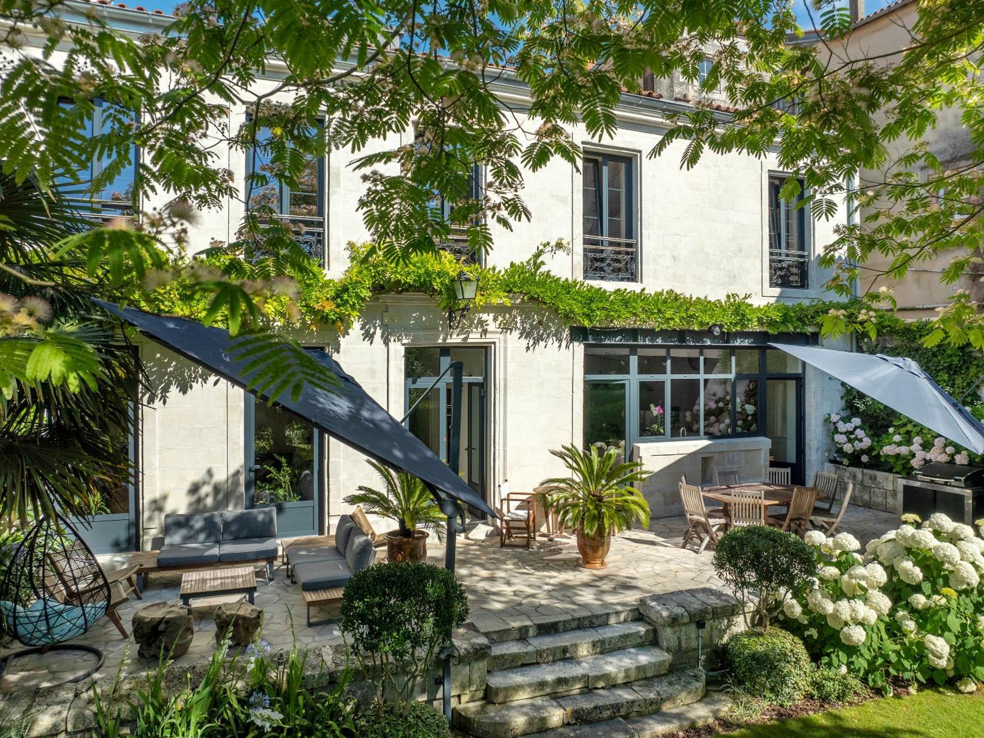 Escale Rochelaise, Gite Urbain Avec Spa Bain Nordique Et Sauna Tonneau La Rochelle  Exterior foto